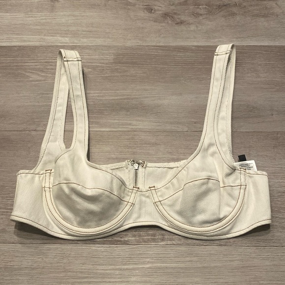 White Fox Boutique Tops - White fox boutique bralette top size medium with a zipper